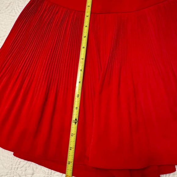 Impeccable Pig Pleated Red Shorts Small - Picture 5 of 7